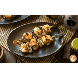 007.Yakitori (2piezas) Brochetas de pollo