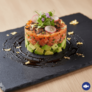 Tartas salmón con aguacate salsa picante